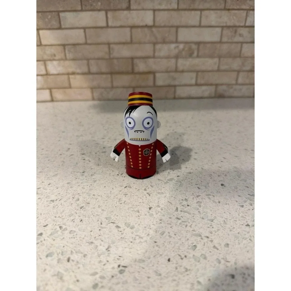 Disney Vinylmation Park Starz Series 2‎ Tower Terror Bellhop Figure